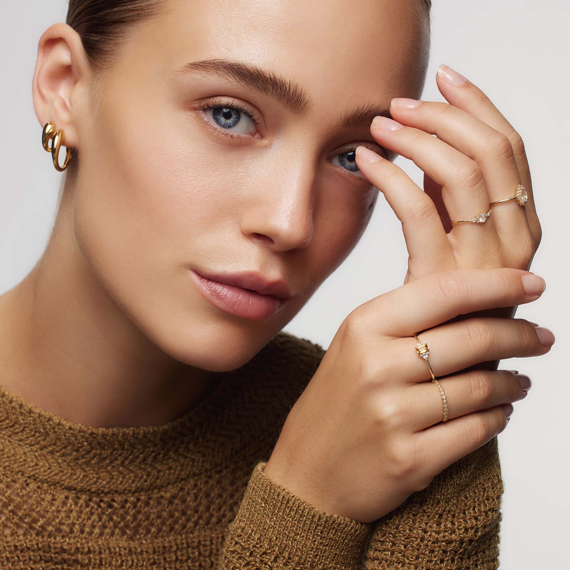 ANNA | Månsten Muse-ring i gull