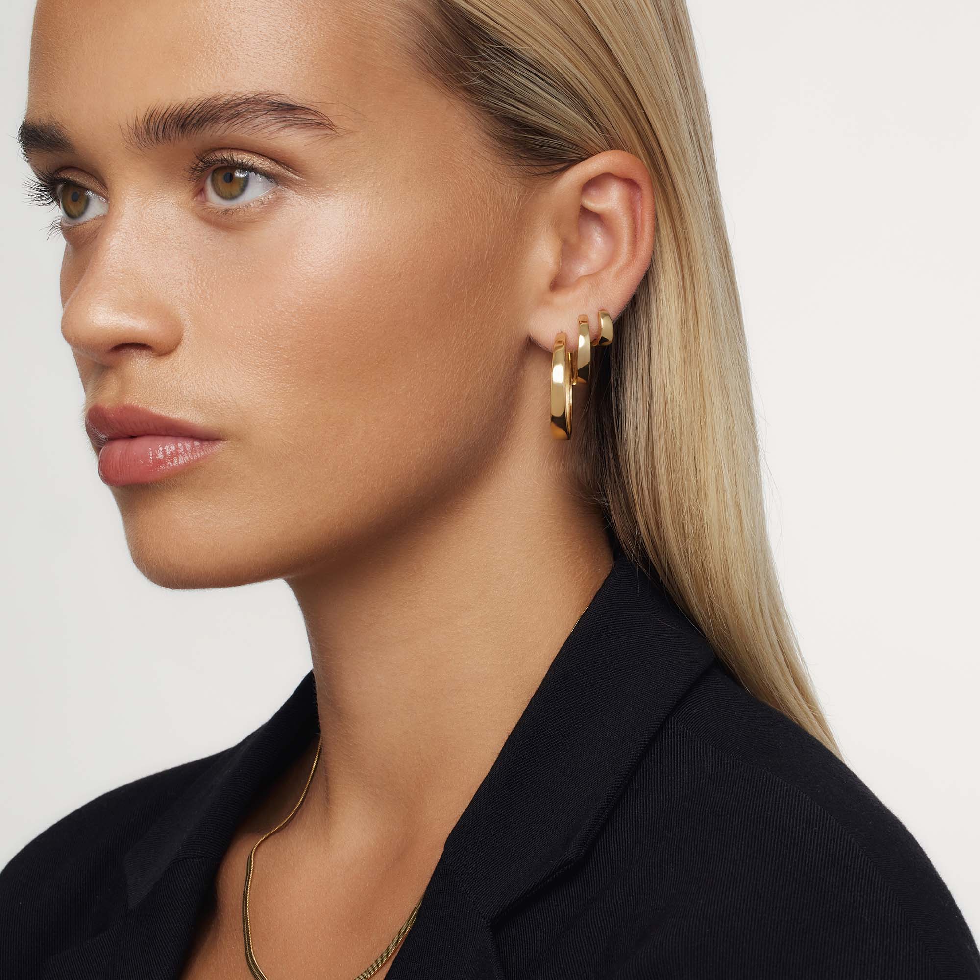 ANNA | Gia statement-ringer i gull