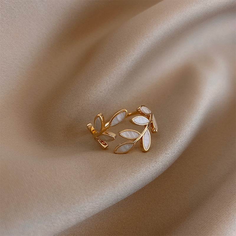 ANNA | Hvit Opalblad Justerbar Ring