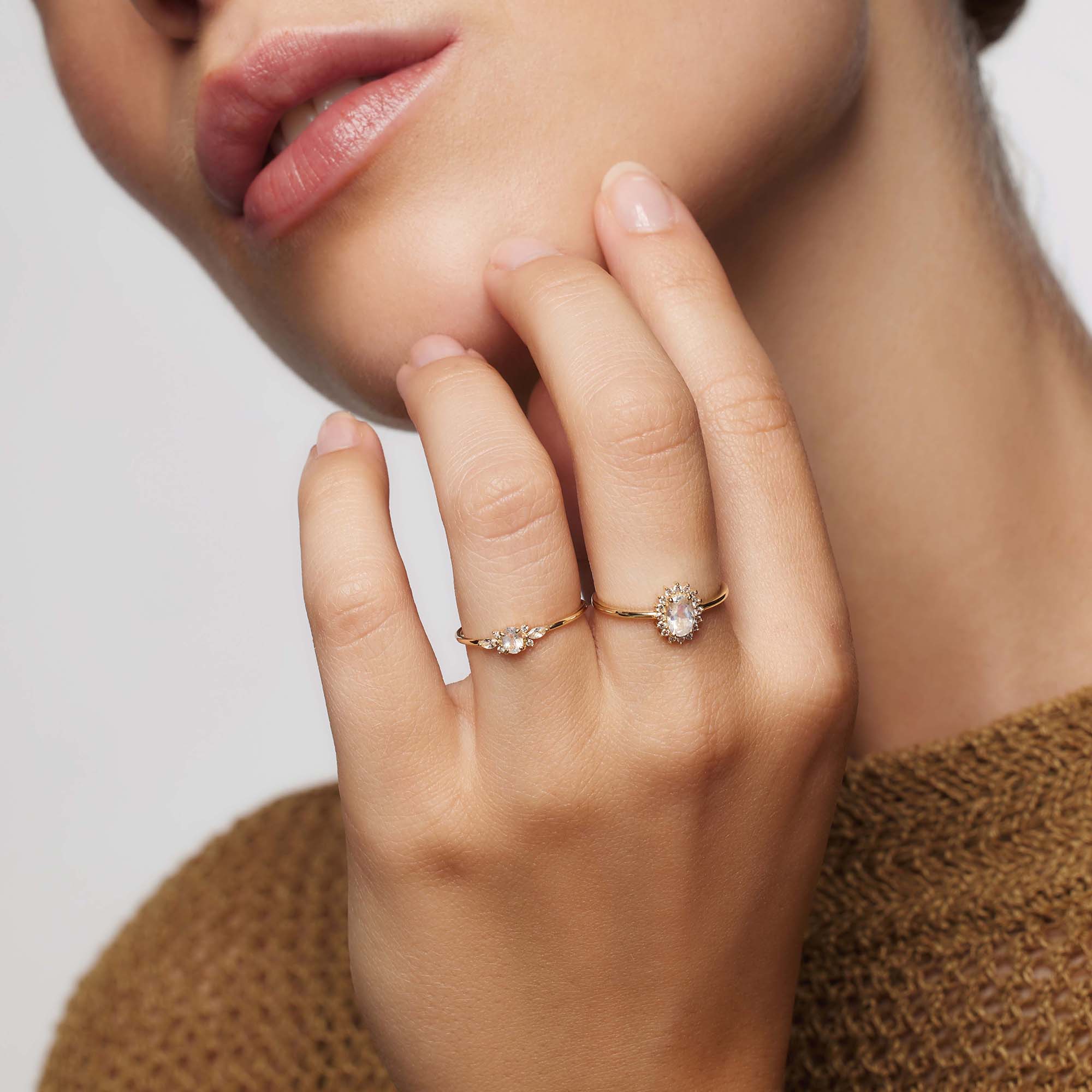 ANNA | Månsten Muse-ring i gull
