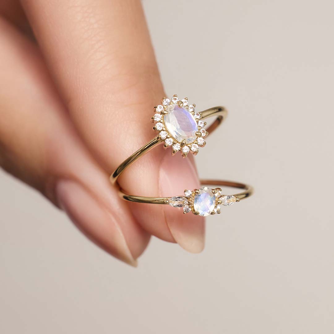 ANNA | Månsten Muse-ring i gull